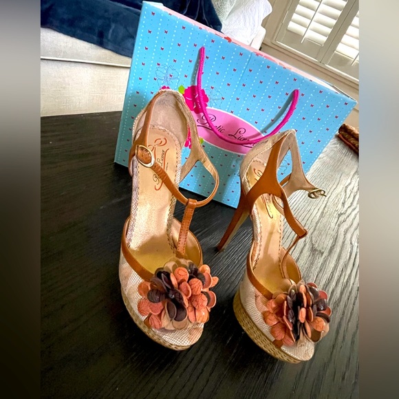 Poetic License “A Fling Thing” Flirty, Flowery heels! - Picture 4 of 12